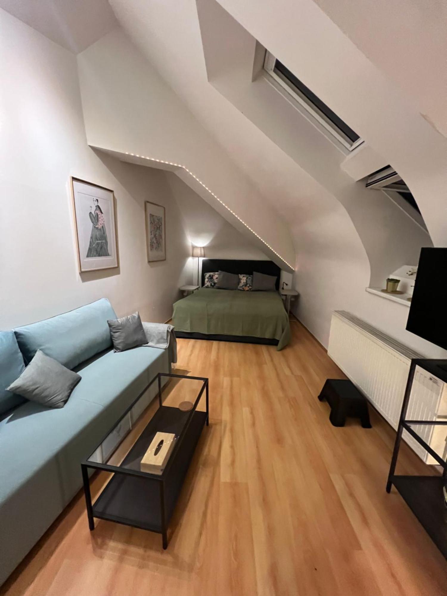 Central, Cozy & Stylish With Views * Prague