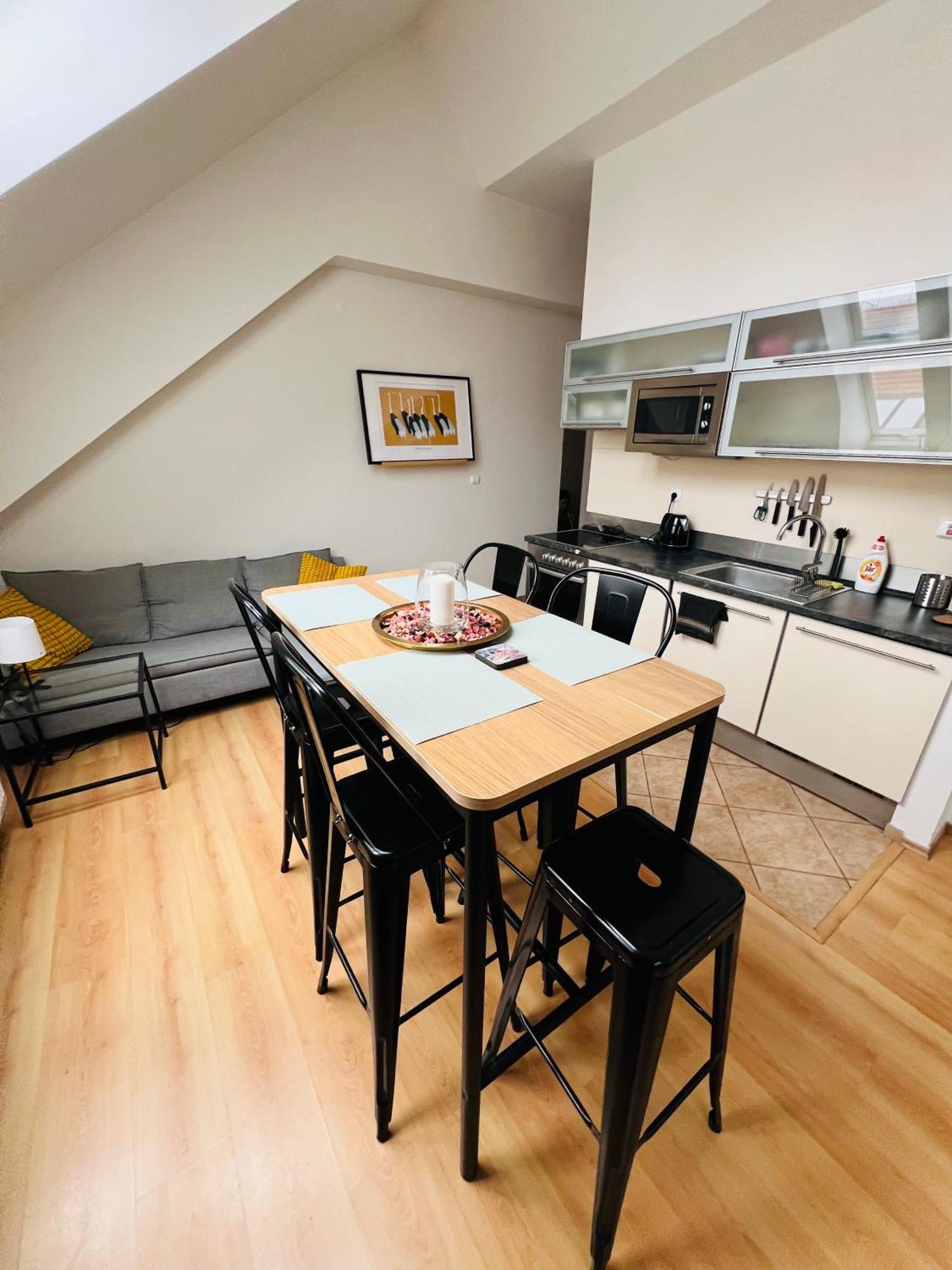 Central, Cozy & Stylish With Views * Prague