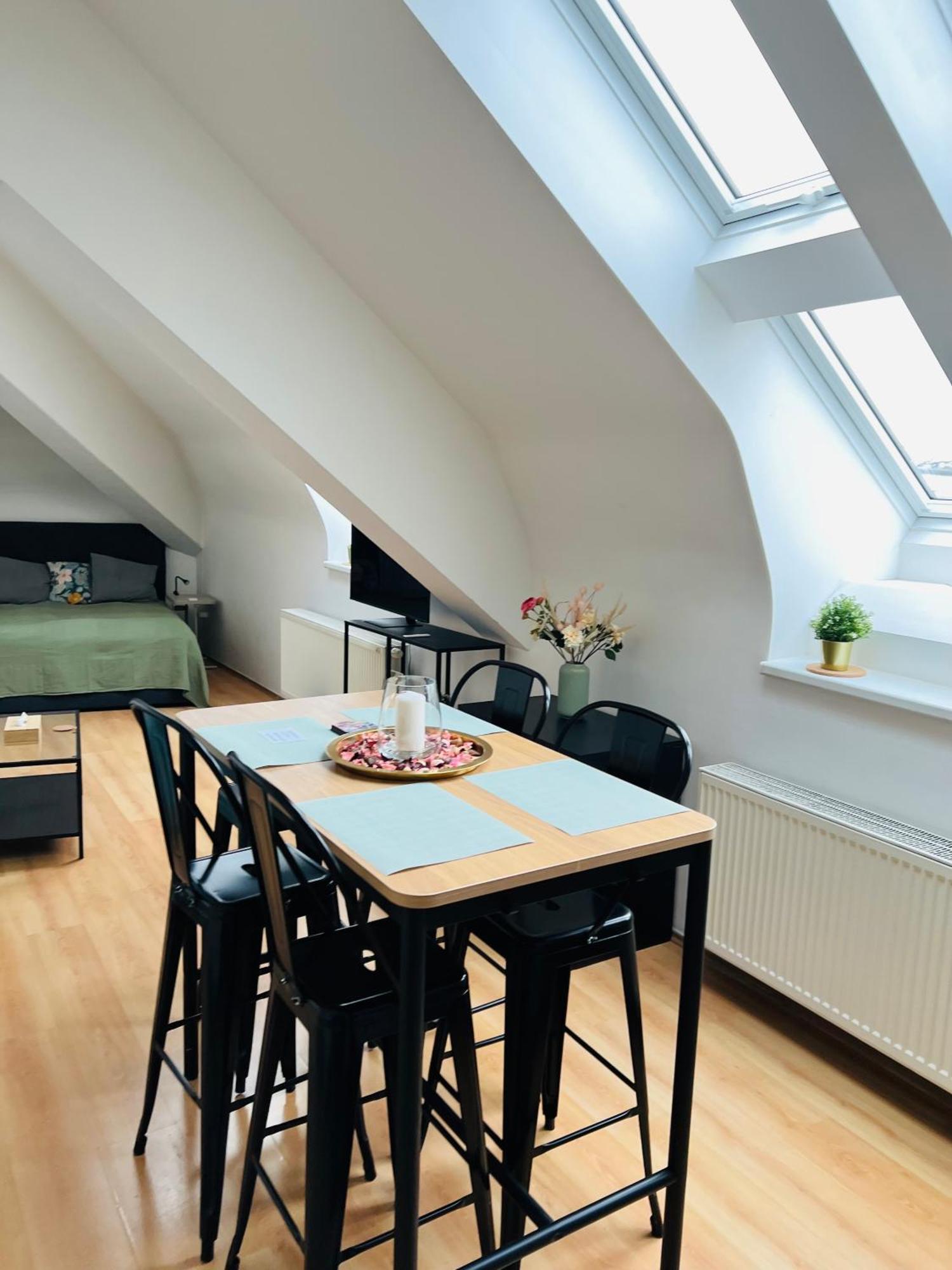 Central, Cozy & Stylish With Views Appartement Prague