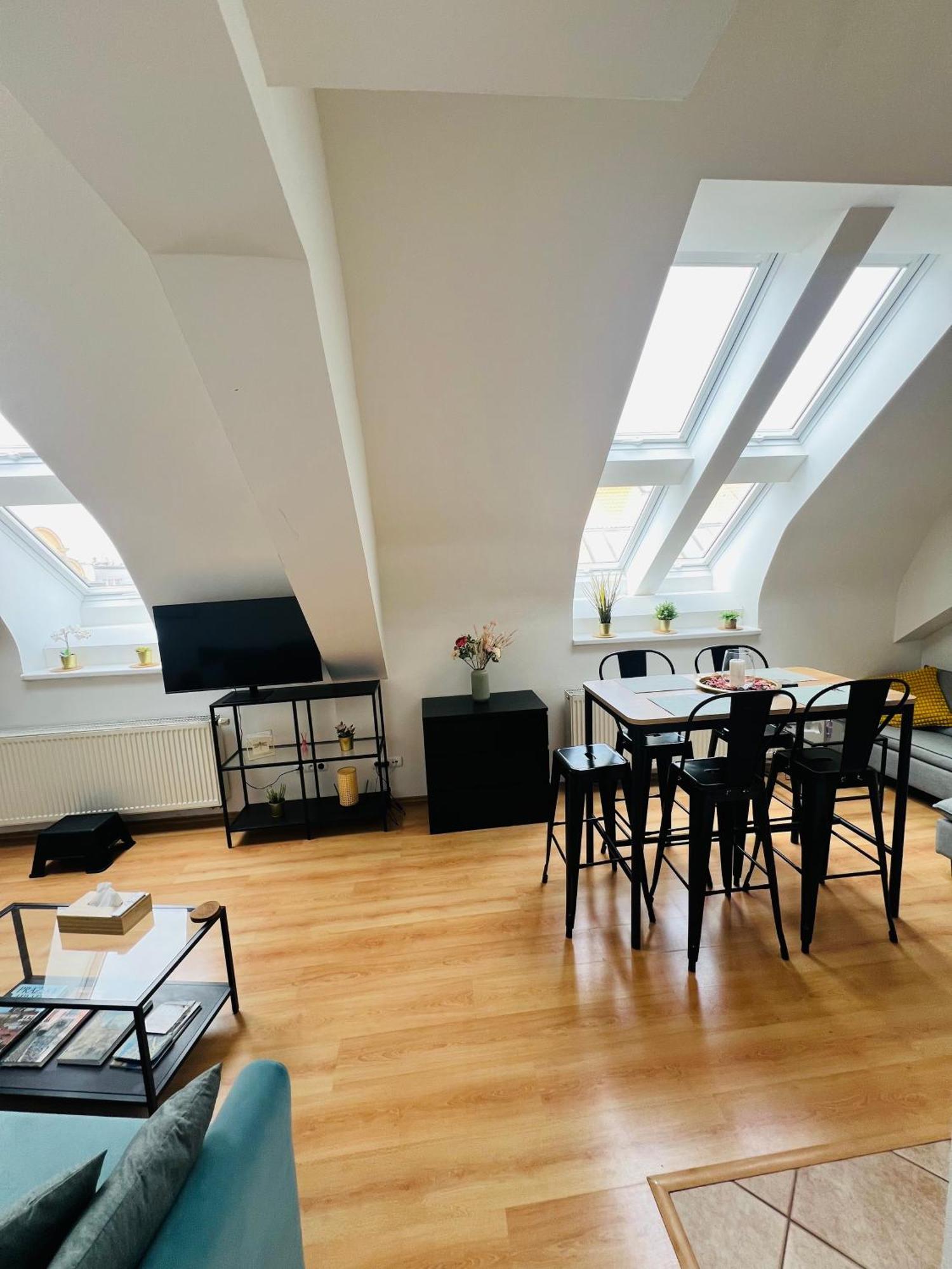 Central, Cozy & Stylish With Views Appartement *