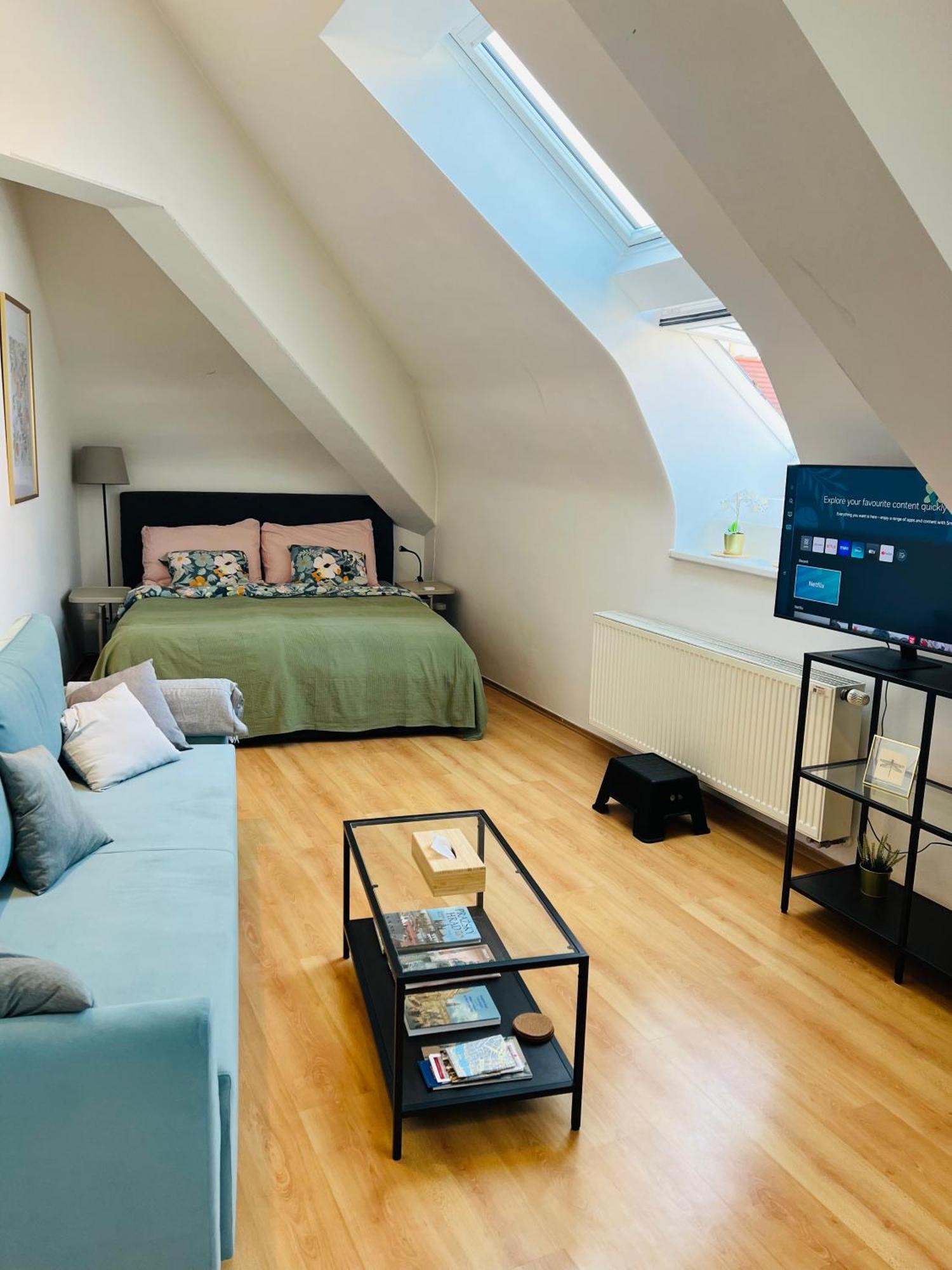 Central, Cozy & Stylish With Views Prague