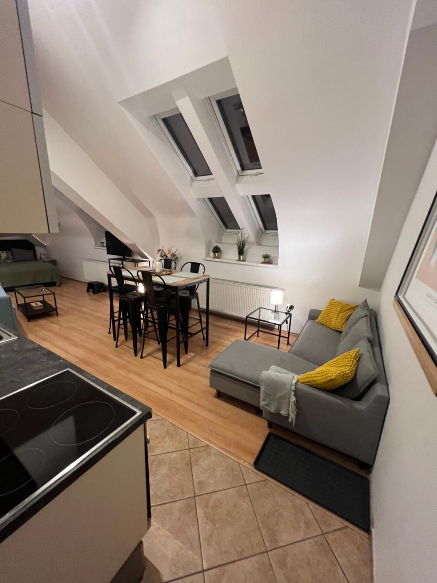 Central, Cozy & Stylish With Views * Prag