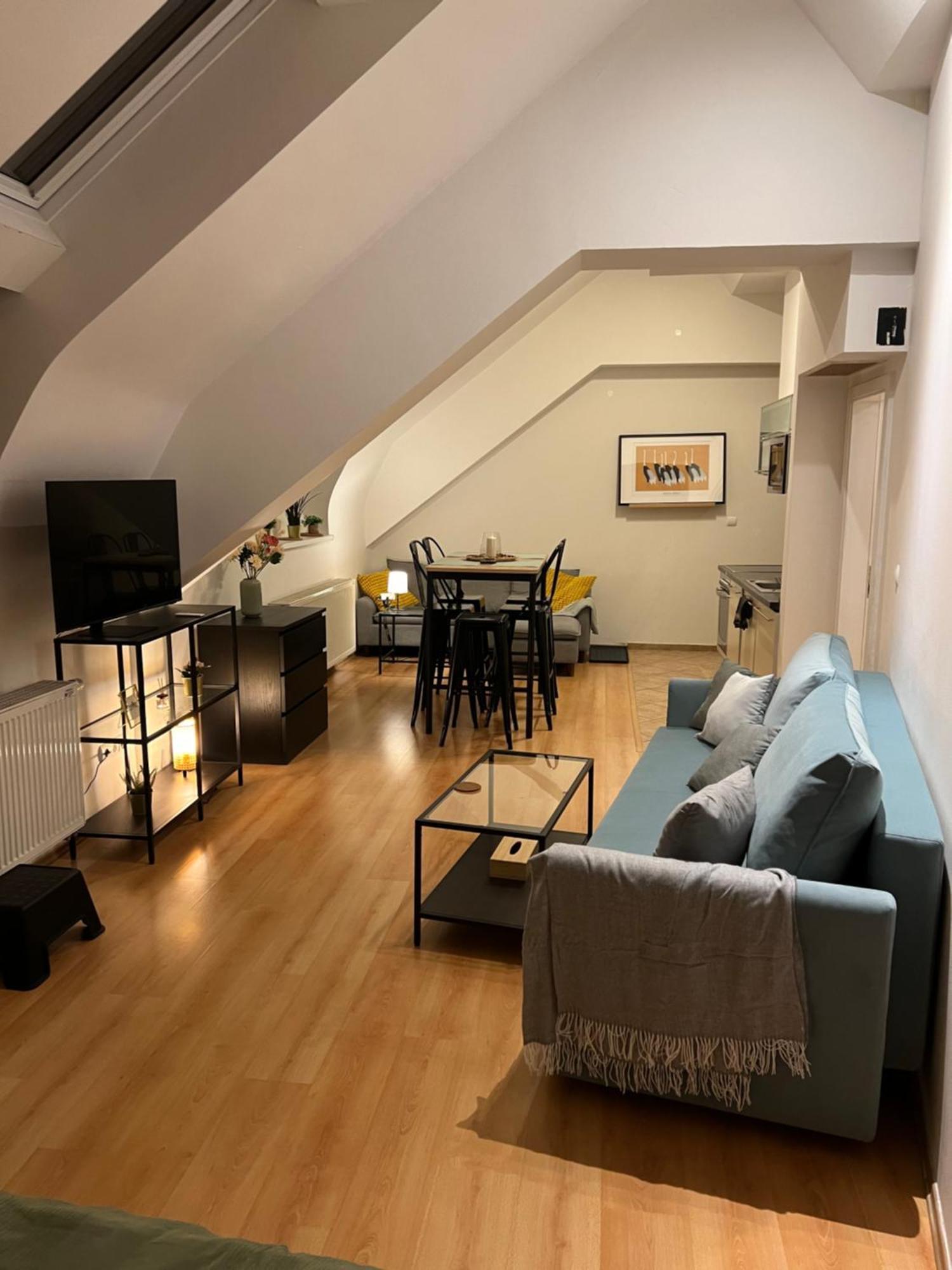 Central, Cozy & Stylish With Views Apartment