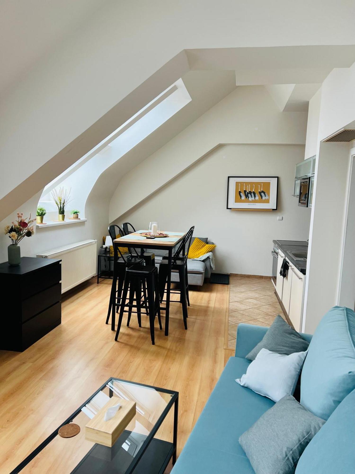 Apartment Central, Cozy & Stylish With Views Prag