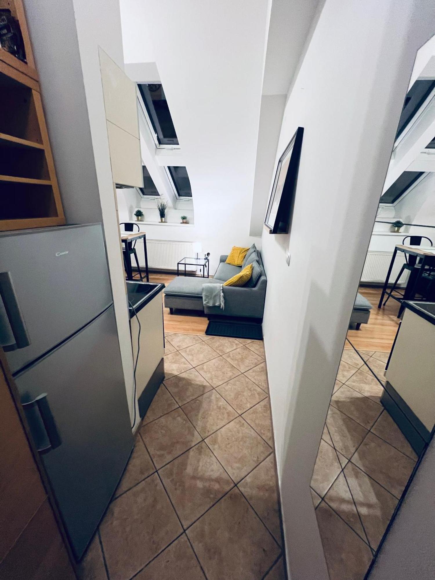 Apartment Central, Cozy & Stylish With Views Prag