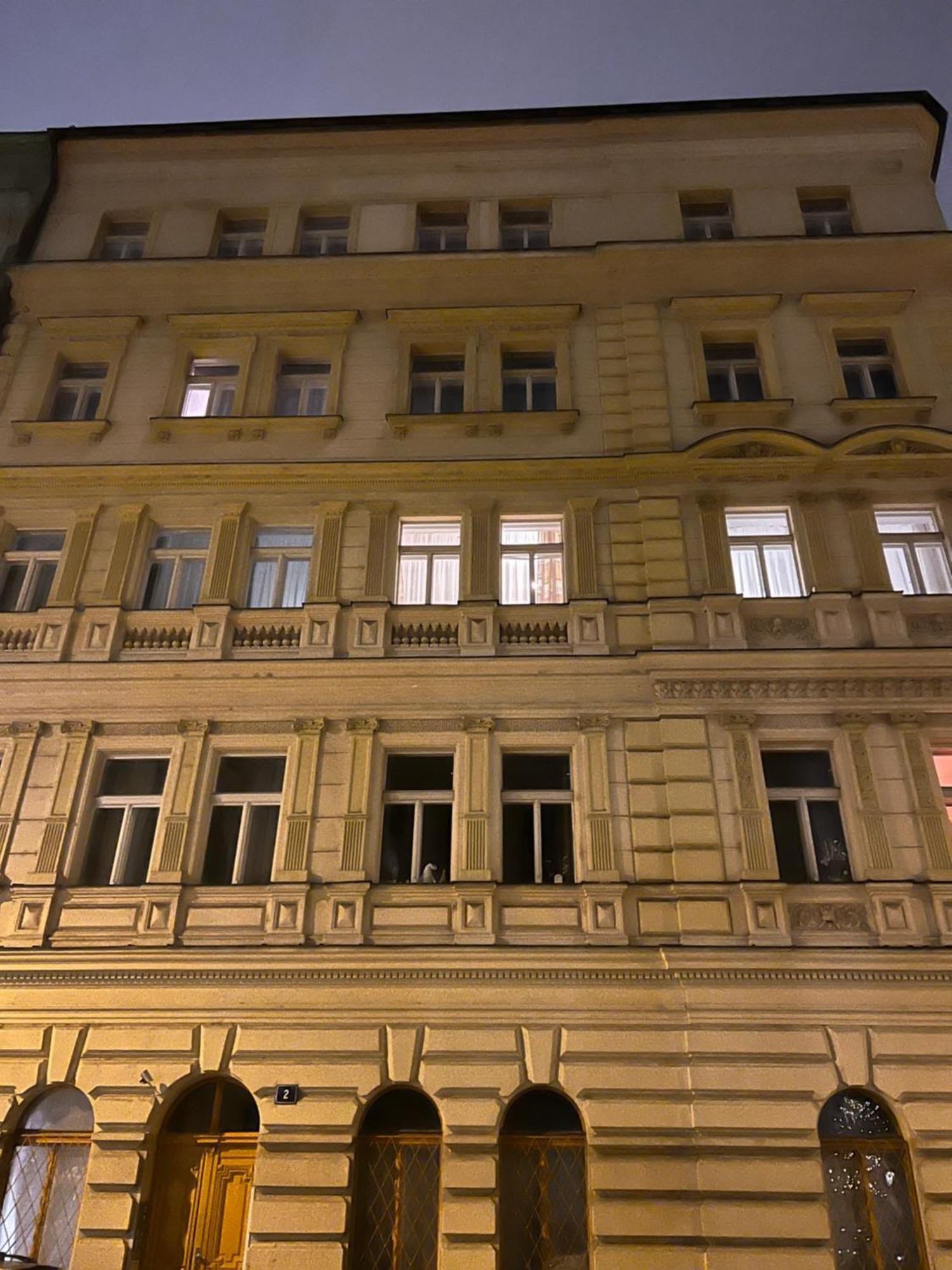 Central, Cozy & Stylish With Views Prag