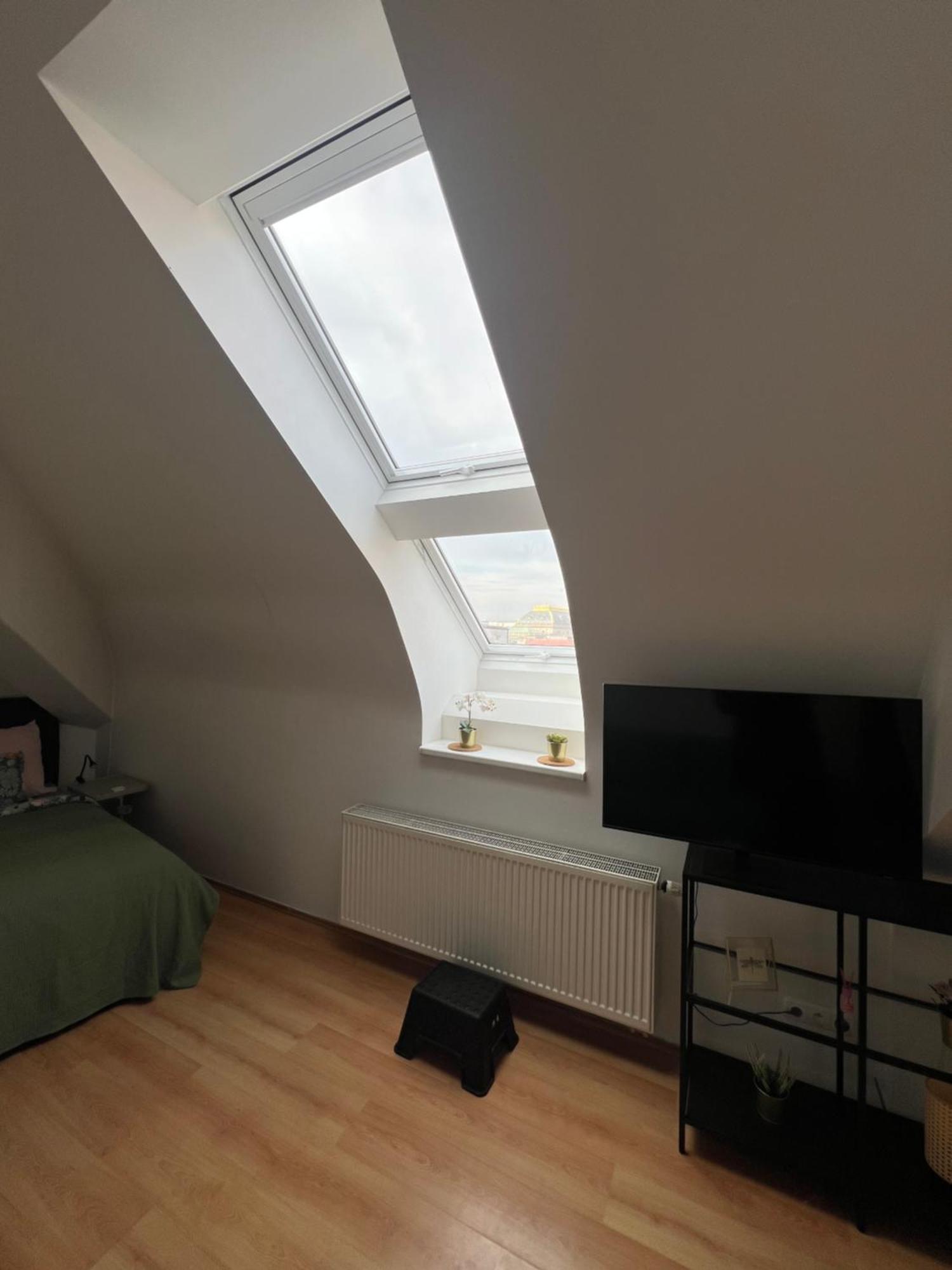 Central, Cozy & Stylish With Views Apartment Prag