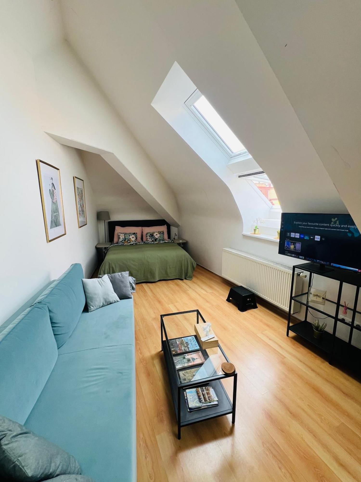 Central, Cozy & Stylish With Views Apartment